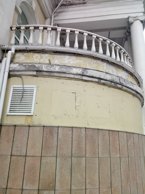 повреждение фасадных покрытий - шпаклевки и краски