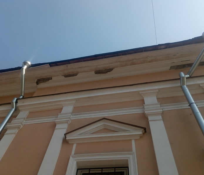ремонт карниза на фасаде