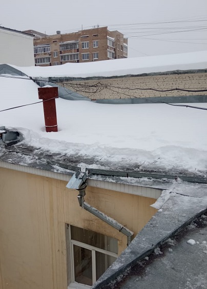 уборка сосулек и наледи с кровли