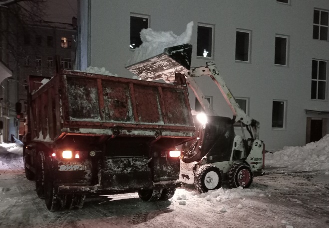 погрузка и вывоз сброшенного снега